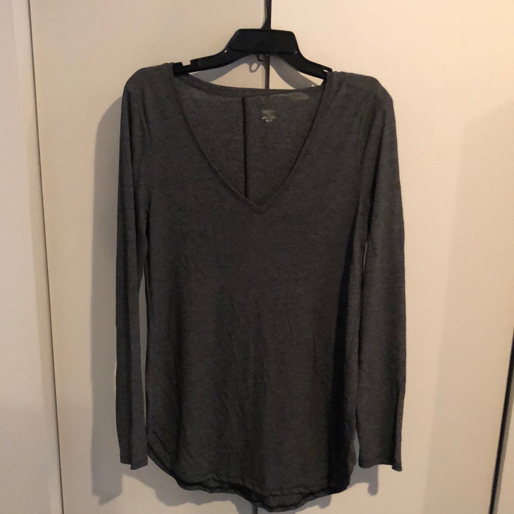 Gray Vneck long sleeve light T